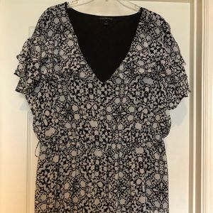 Lane Bryant Black & White Blouse. Flattering Waist